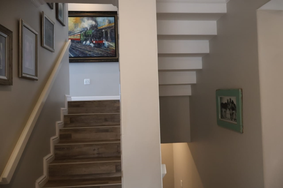 4 Bedroom Property for Sale in Wavecrest Eastern Cape